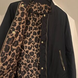 Stylish Black Jacket with Leopard Print Lining